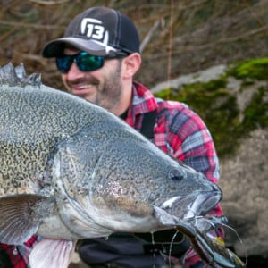 Aaron Hill with a fabulous Murray cod caught lure fishing the Murrumbidgee